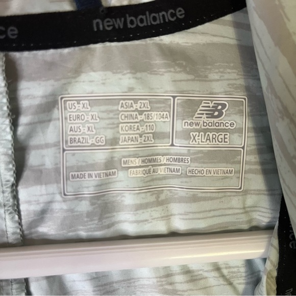 New Balance Light Weight‎ Wind & Water Resistant Full Zipper Jacket Size   XL - Picture 2 of 10